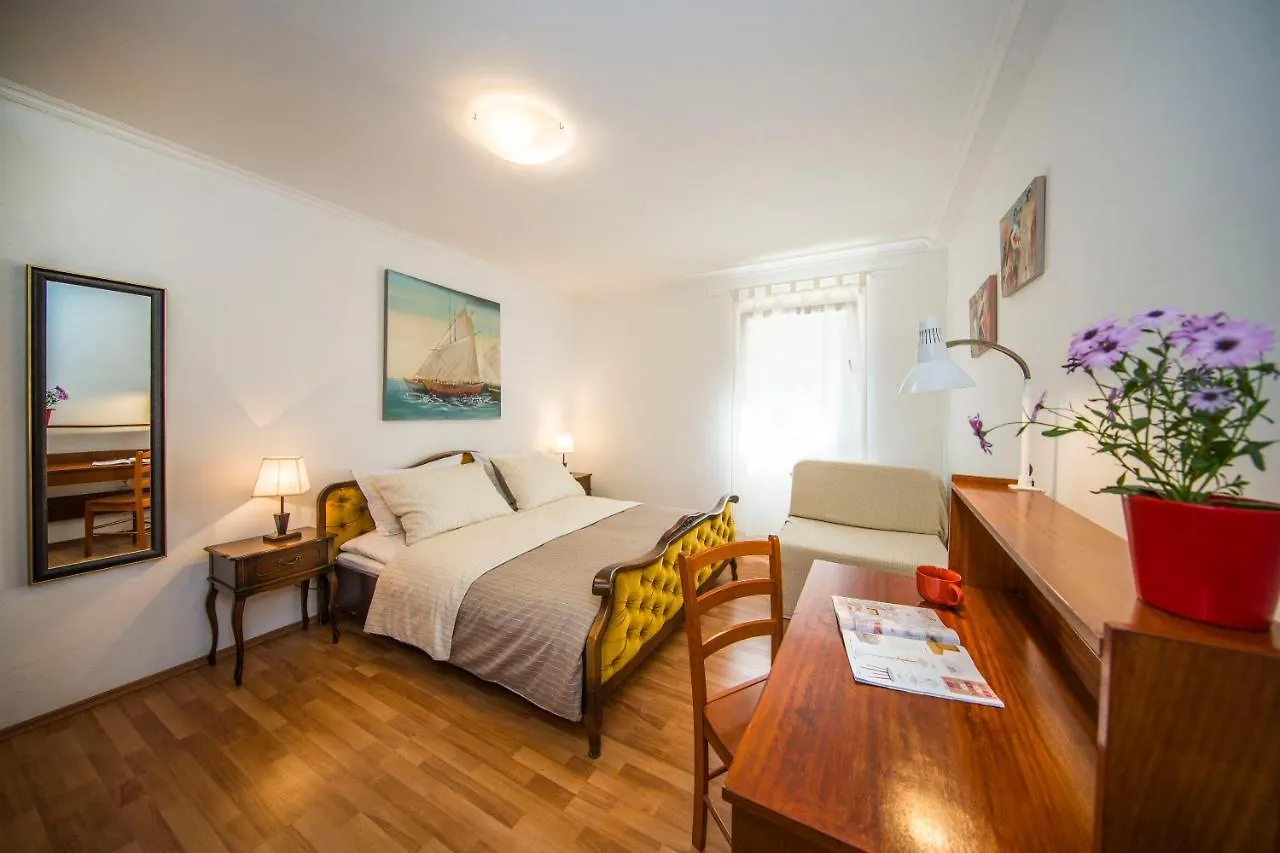 Apartments Odrina Split 0*,